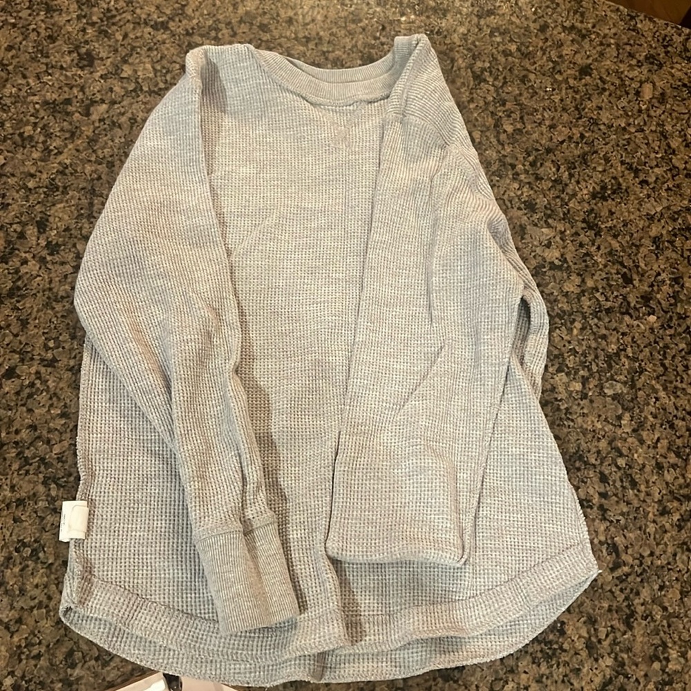 Gray long sleeve shirt